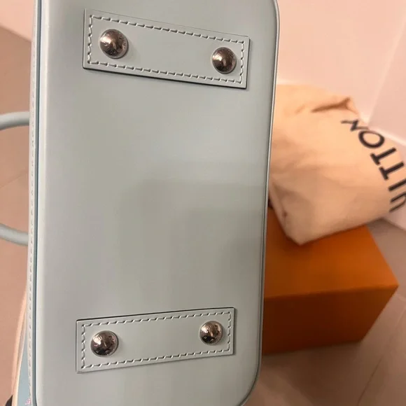 Louis Vuitton Alma BB - Picture 5 of 16